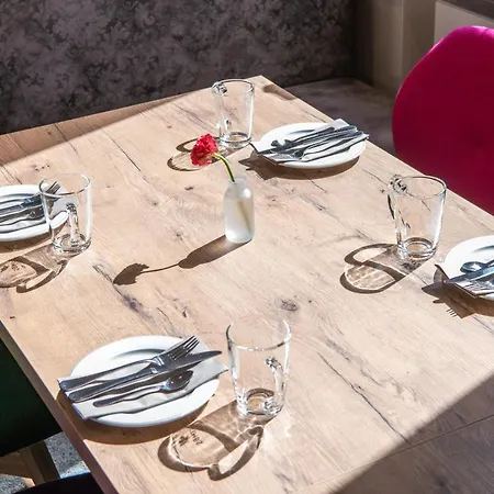 ホテル Liho - Einfach 4*